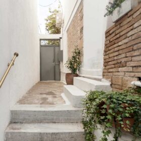 THISIO-1860-entrance