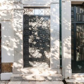 Image showing the exterior of thisio 1860 apartment in Athens.